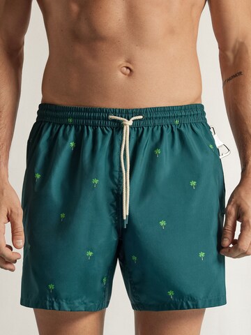 IUMAN Intimissimi Board Shorts in Green: front