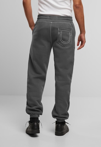 True Religion Zúžený Kalhoty – šedá