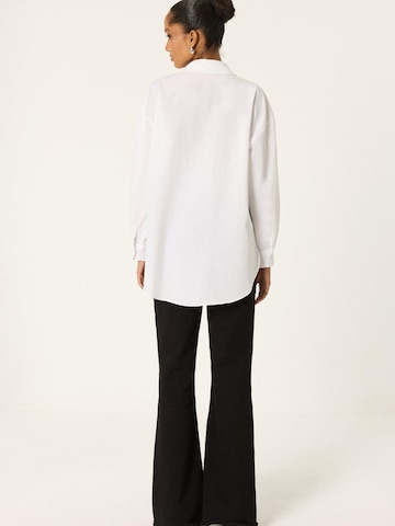Touché Privé Blouse 'Stone Embroidered Shirt' in White