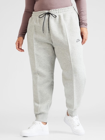 Nike Sportswear Tapered Sportbroek in Grijs: voorkant