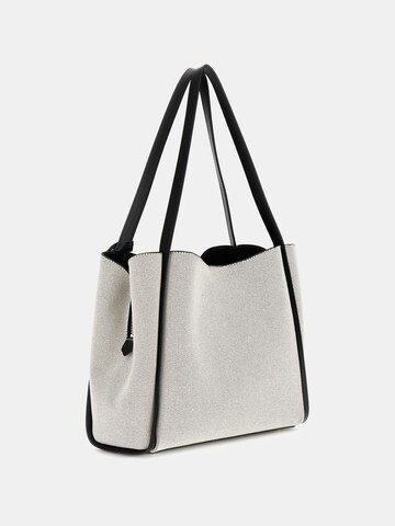 GUESS Schultertasche 'Nicolette' in Schwarz