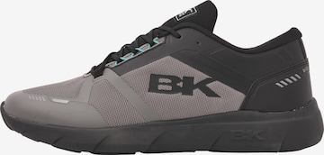 Sneaker bassa 'LUXON' di BRITISH KNIGHTS in grigio: frontale