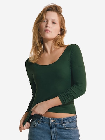 ETAM Langarmshirt mit Ballerina-Ausschnitt und integriertem BH 'BRA' in Grün: Vorderseite