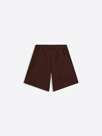 BershkaBaggy Hlače - smeđa boja