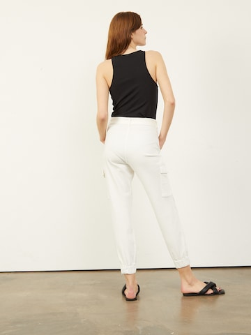 Aligne Tapered Cargo trousers 'Cache' in White