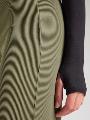 regular Pantaloni 'Su44ri' di Hailys in verde