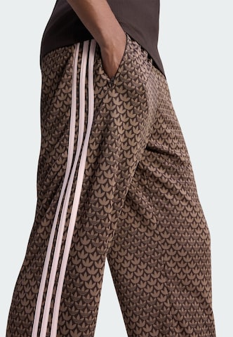 Loosefit Pantaloni 'Firebird' di ADIDAS ORIGINALS in marrone