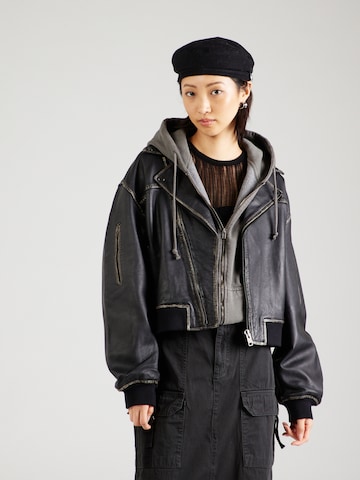 Oval Square Between-Season Jacket in Black: front