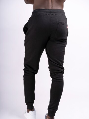 LONSDALE - Tapered Pantalón deportivo 'Pilsdon' en negro