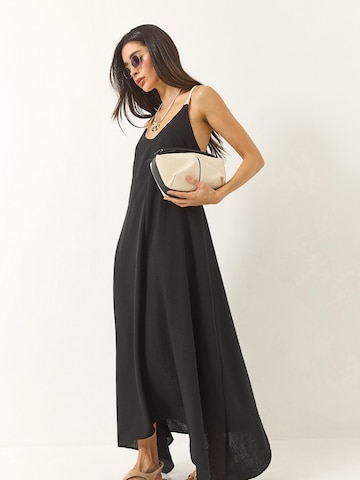 Bianco Lucci Лятна рокля в черно