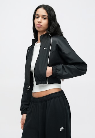 Nike Sportswear Overgangsjakke 'SHRUNKEN' i sort