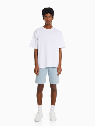 Bershka Regular Shorts in Blau