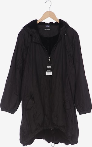 Sara Lindholm Jacket & Coat in 5XL in Black: front