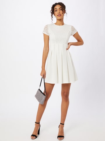 Robe de cocktail WAL G. en blanc