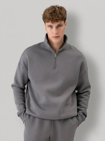 cut my fashion Tracksuit 'Paulius' in Grey