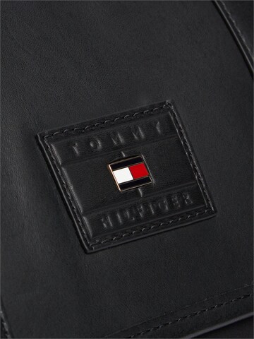 TOMMY HILFIGER Messenger in Schwarz