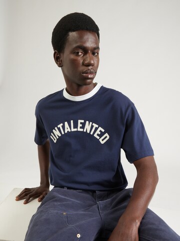 POMPEII - Camiseta 'UNTALENTED' en azul: frente