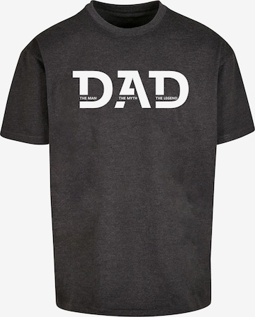 Merchcode Shirt 'Fathers Day - The Man, The Myth, The Legend' in Grijs: voorkant