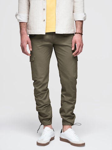 Regular Pantalon cargo Ombre en vert : devant