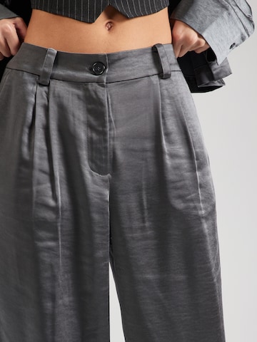 modström - Pierna ancha Pantalón plisado 'Hudson' en gris