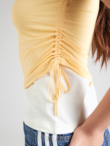 ADIDAS ORIGINALS Μπλουζάκι σε κίτρινο