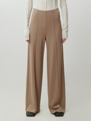 EDITED Wide leg Broek 'Leva' in Bruin: voorkant