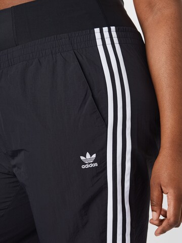 ADIDAS ORIGINALS Tapered Παντελόνι σε μαύρο