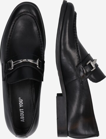 ABOUT YOU - Sapato Slip-on em preto