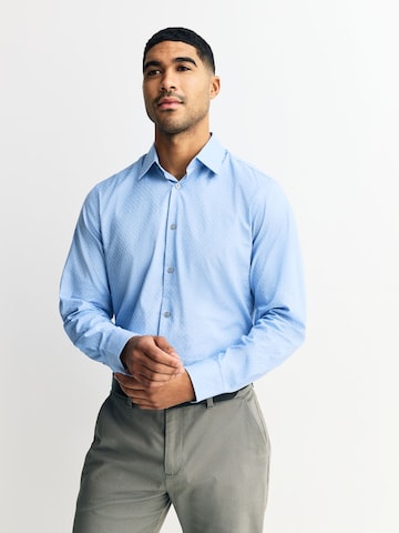 Coupe slim Chemise Next en bleu : devant