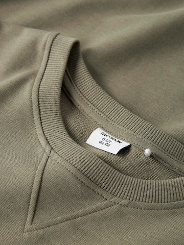 TWO SOON Sweatshirt in Groen