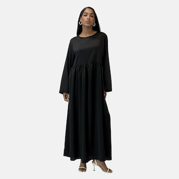 Robe Elara en noir : devant