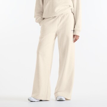new balance Loosefit Hose 'Trackside' in Weiß: Vorderseite