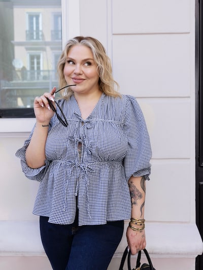 Trendyol Curve Μπλούζα σε ναυτικό μπλε / λευκό, Άποψη προϊόντος