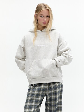 Pull&Bear Sweatshirt in Grau: Vorderseite