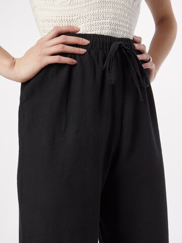 Monki Loosefit Kalhoty – černá