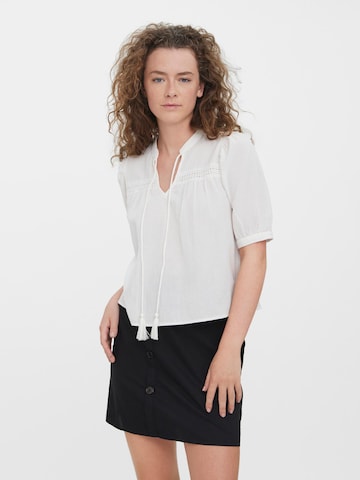 VERO MODA Blouse in White: front