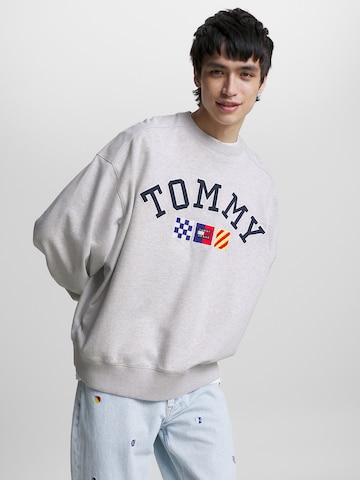 Tommy Jeans Majica | siva barva: sprednja stran