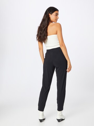 Riani Tapered Pleat-Front Pants in Black