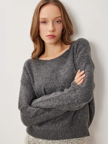 Happiness İstanbul Pullover in Grau