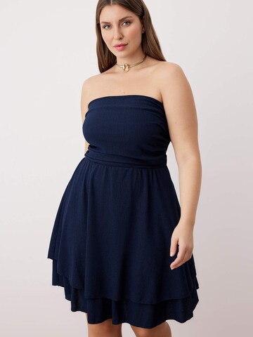 Trendyol Curve Φόρεμα κοκτέιλ σε μπλε: μπροστά