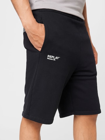 REPLAY Regular Shorts in Schwarz