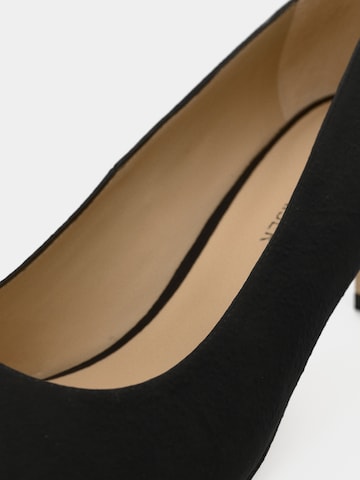 PETER KAISER Kontsakingad, värv must