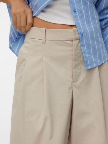 Wide leg Pantaloni con pieghe 'VMMeng' di VERO MODA in beige