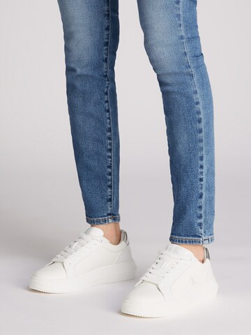 Calvin Klein Jeans Низкие кроссовки в Белый