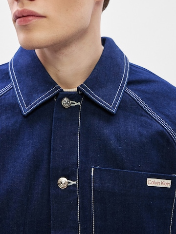 Calvin Klein Jeans Tussenjas in Blauw