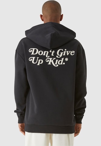 9N1M SENSE Свитшот 'Don't Give Up Kid' в Черный: спереди