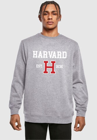 Merchcode Sweatshirt 'Harvard University - Est 1636' in Grau: predná strana