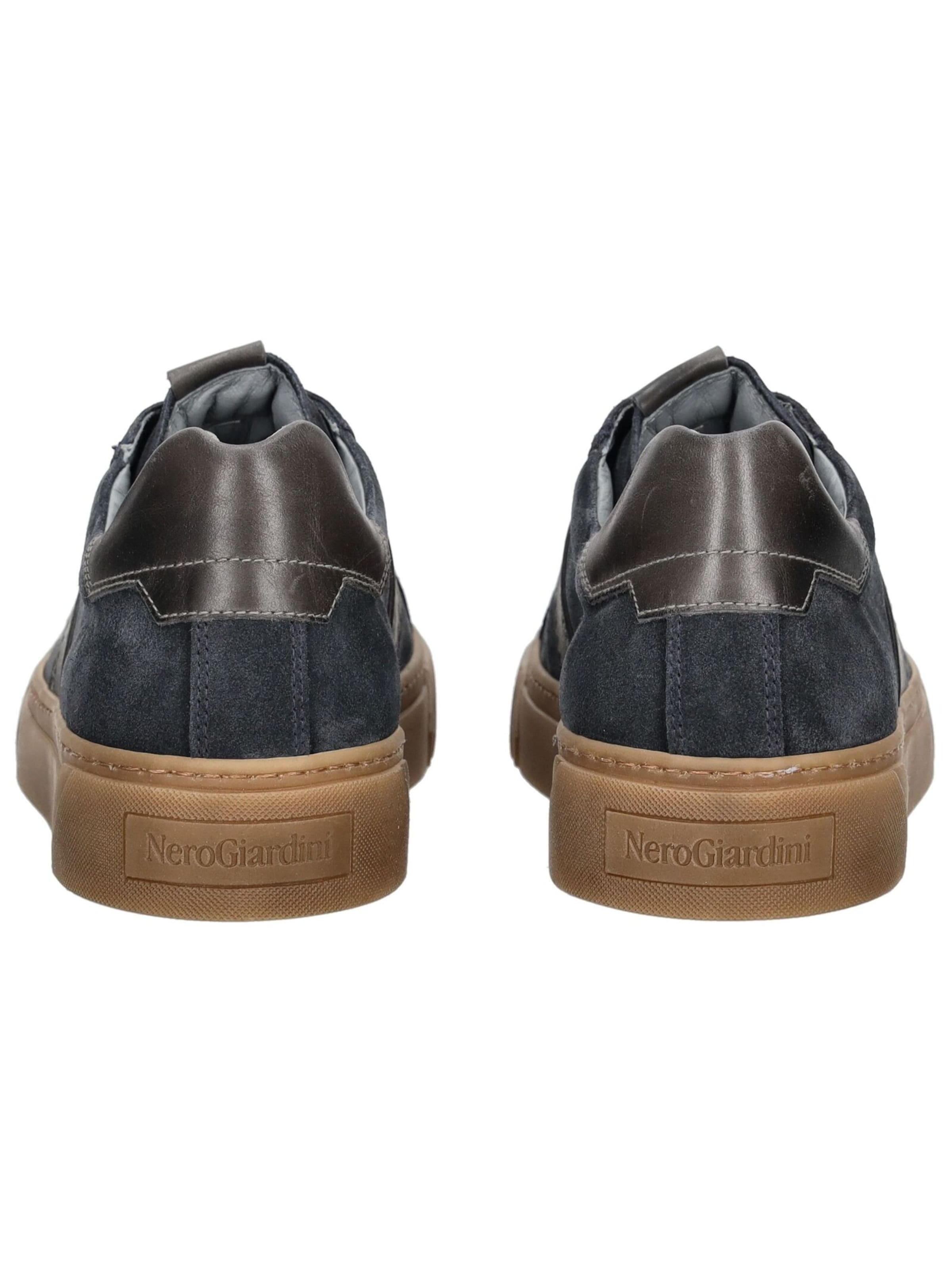 Baskets basses Nero Giardini en bleu