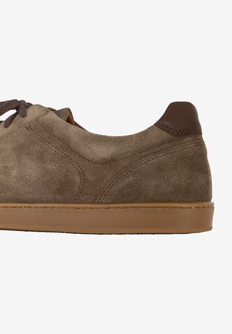 MO Sneakers in Brown