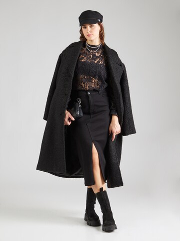 T-shirt 'PCROSELYN' PIECES Curve en noir
